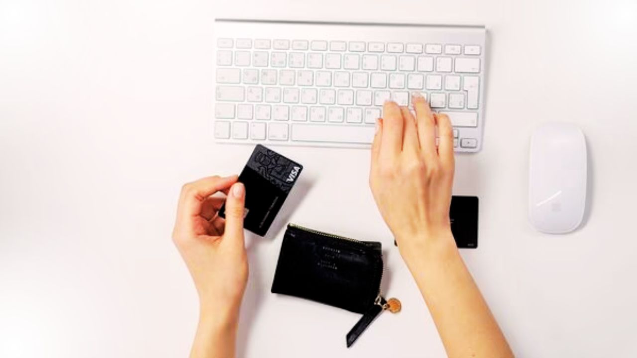 4 Easy Credit Card Strategies to Skyrocket Your Credit Score Fast 1 Credit Card