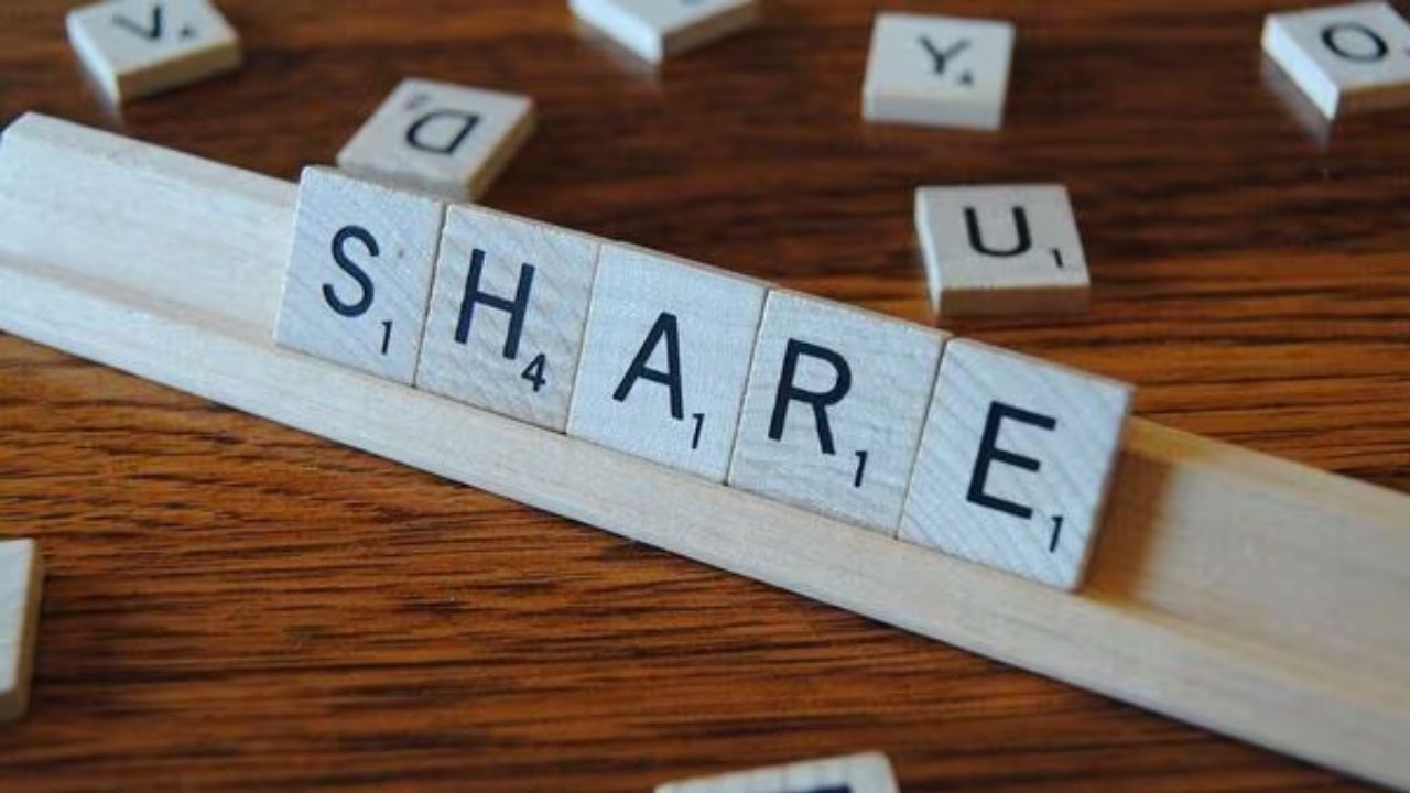 Top Dividend & Bonus Picks: Vedanta, HDFC Bank, Karur Vysya to Trade Ex-Date Soon. 1 Vedanta, HDFC Bank